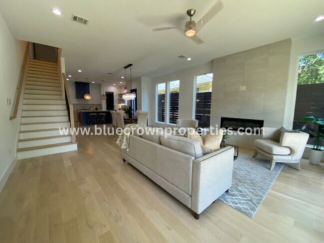 Building Photo - 807 S Glasgow Dr