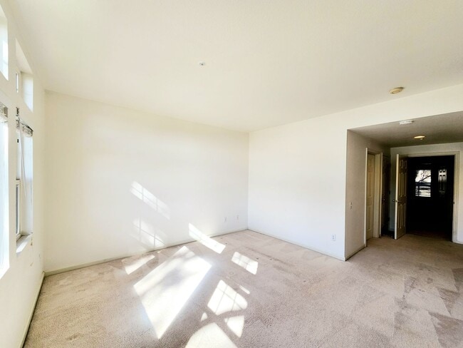 Building Photo - Beautiful Brisbane condo