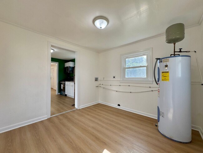 Building Photo - 32 Opal Rd