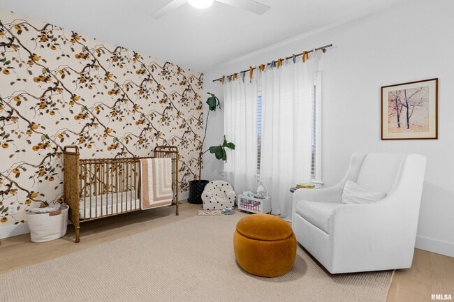 Building Photo - 824 W Moss Ave