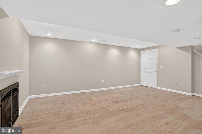 Building Photo - 927 Juliet Ln