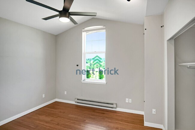 Building Photo - "Charming 2-Bed, 2.5-Bath Retreat in Bothell - Spacious 1157 Sq Ft Haven!"