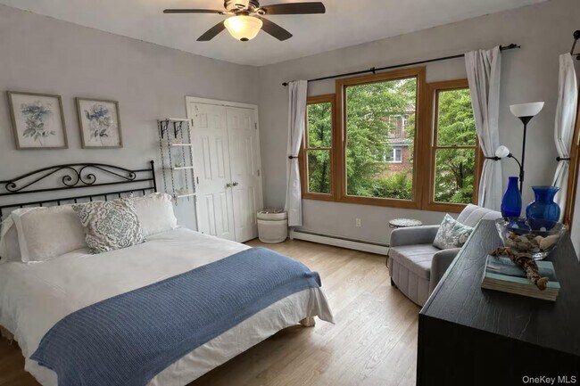 Building Photo - 322 E Beech St