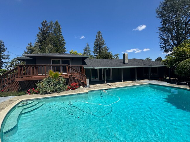 Building Photo - Beautiful house with backyard pool in Los ...