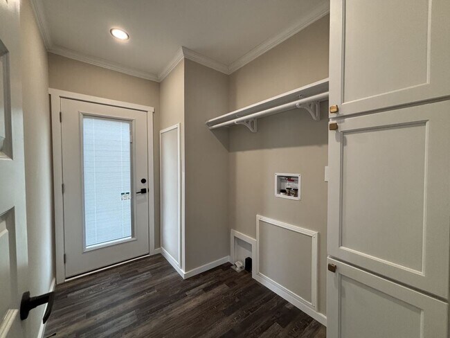 Building Photo - 6909 41st Ave N