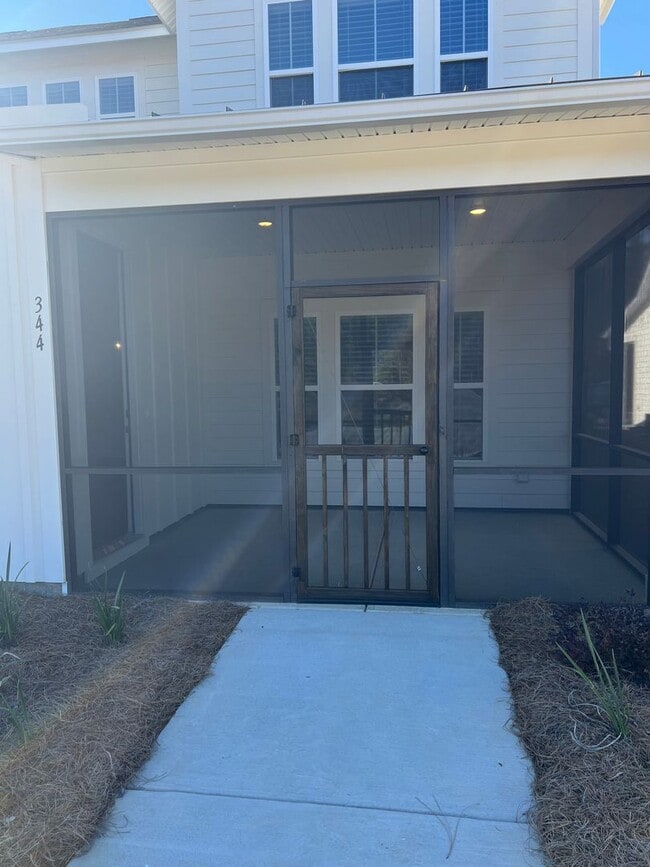 Building Photo - 3 Bedroom Townhouse in Washington Square!-...