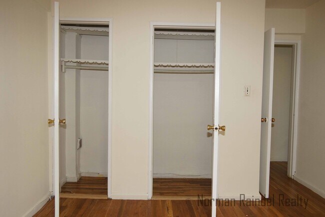 Building Photo - 1745 E 12th St