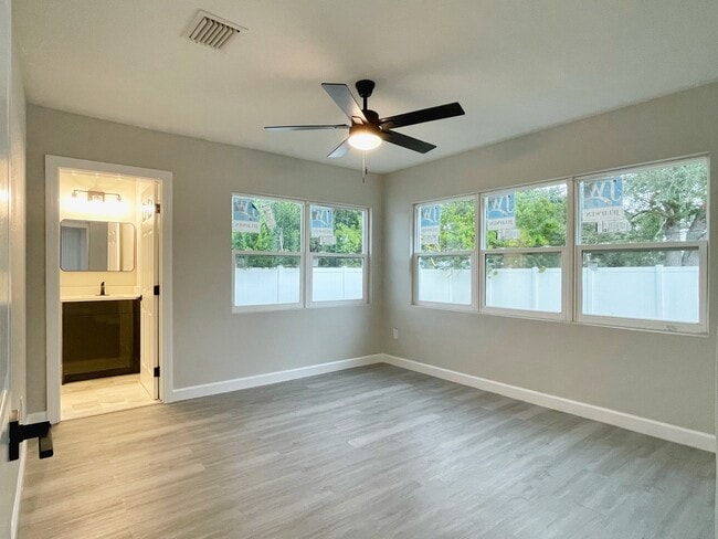 Building Photo - 2860 35th St S