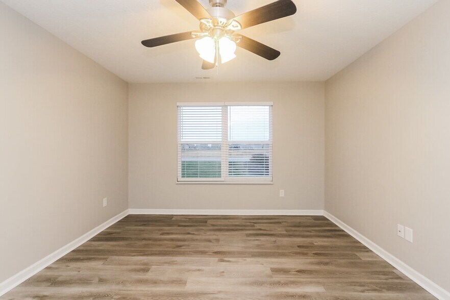 Building Photo - 2633 Shadowbrook Trace