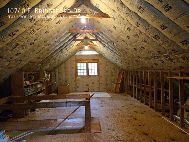 Building Photo - 10740 E Bridgford Dr
