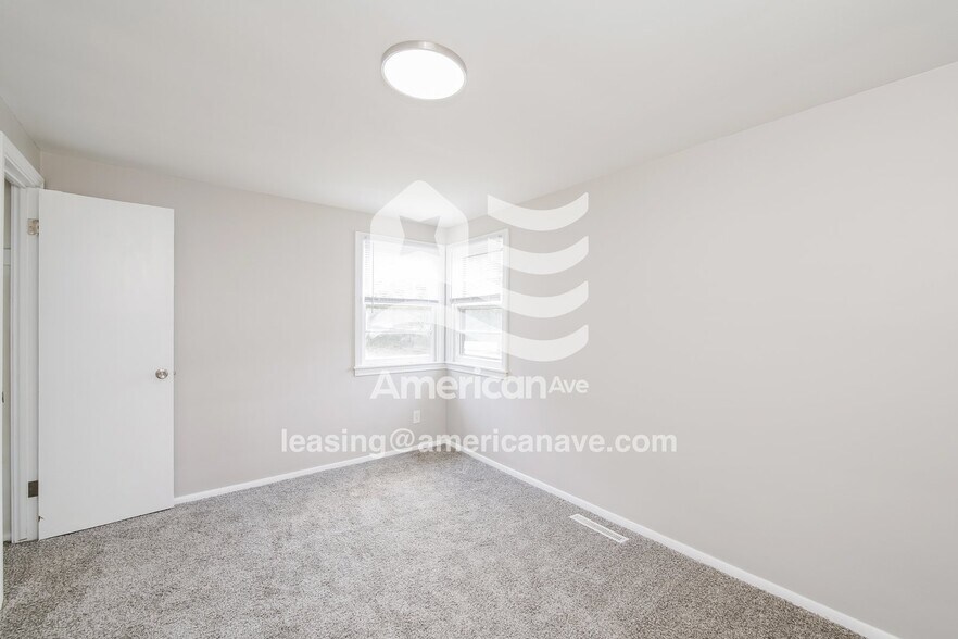 Building Photo - 906 N Adams St