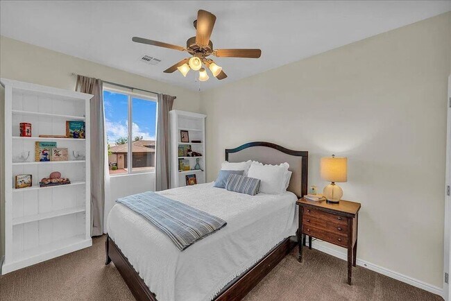 Building Photo - Single Level 3 Bedroom Home with Red Rock ...