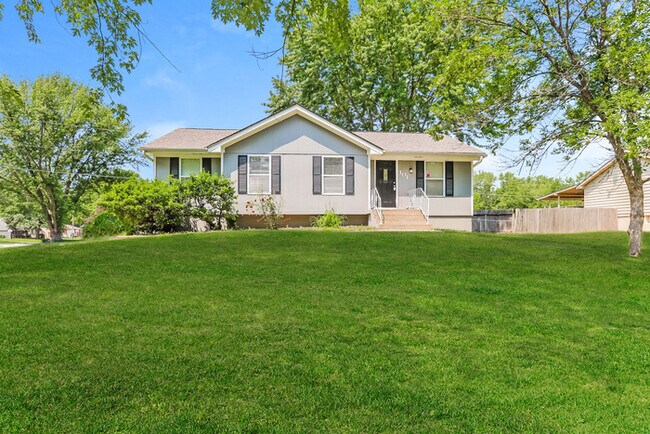 Primary Photo - Great 3 Bedroom
