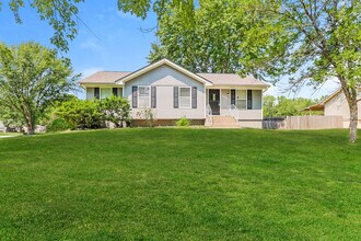 Building Photo - Bright 3-Bedroom Home in Blue Springs, MO