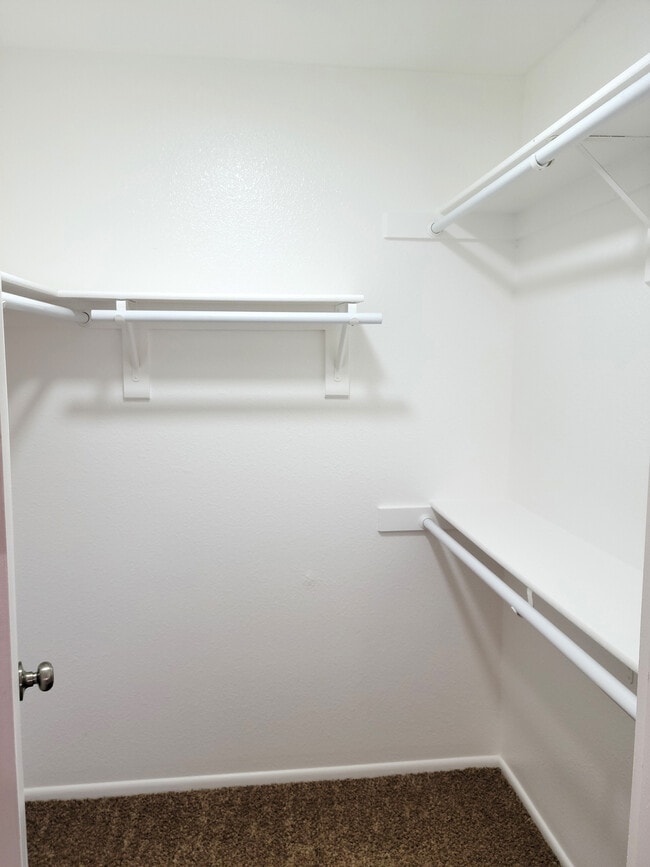 Building Photo - 5135 E Evergreen St