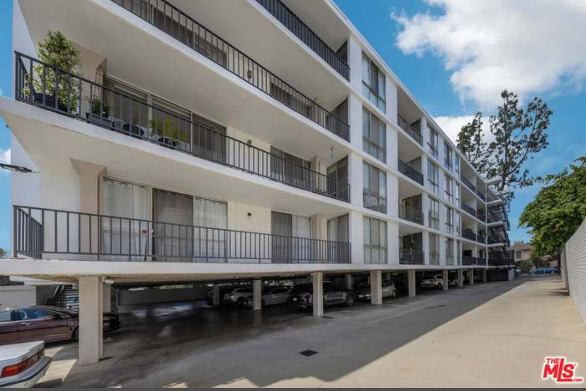 Building Photo - 601 E Del Mar Blvd