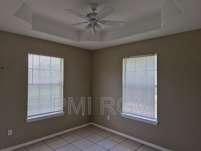 Building Photo - 8314 N Val Verde Rd