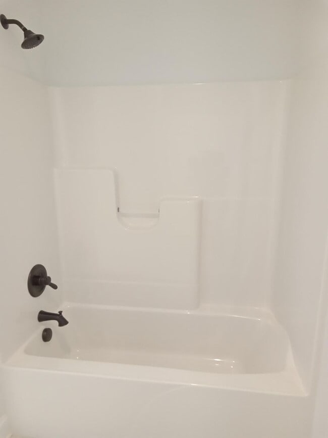 Building Photo - Patio Townhome Located 1 Block from Bedfor...