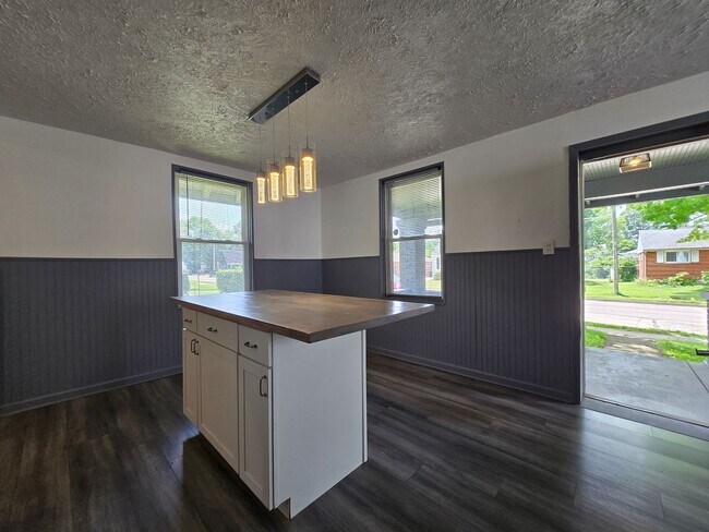 Building Photo - 2832 Rushland Dr