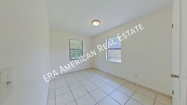 Building Photo - 90 Twin Trees Dr