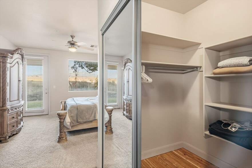 Building Photo - 225 N Country Ln