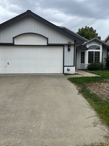 Primary Photo - 790 Bluebird Dr