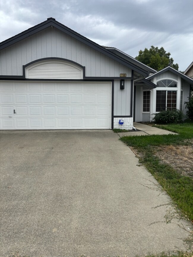 Building Photo - 790 Bluebird Dr