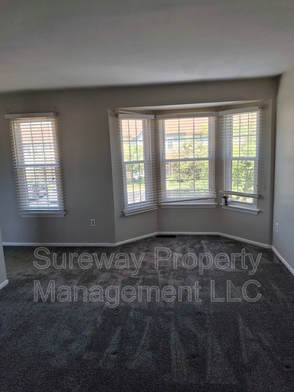Building Photo - 127 Crown Prince Dr