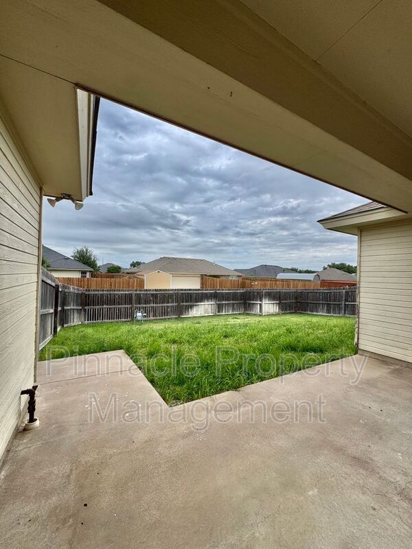 Building Photo - 4925 Scarlet Oak Dr