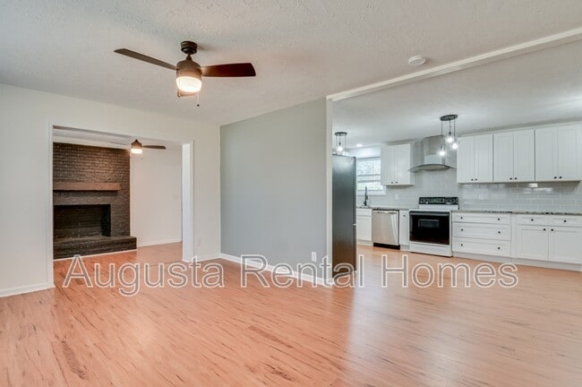 Building Photo - 2312 Mura Dr