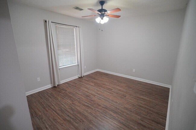Building Photo - 3027 Oak Hammock Ln