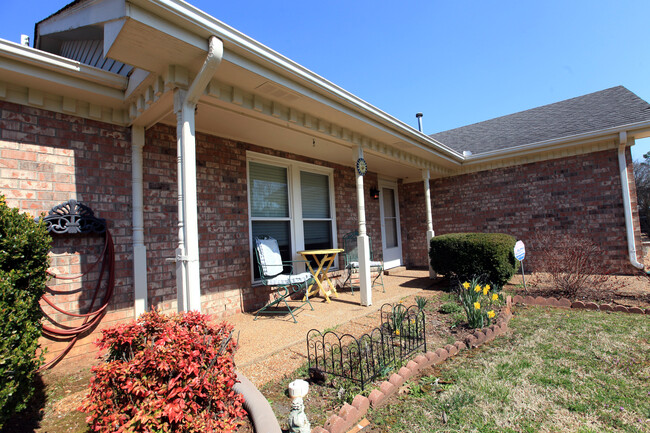 Building Photo - 3  bed, 2 bath home in Smyrna