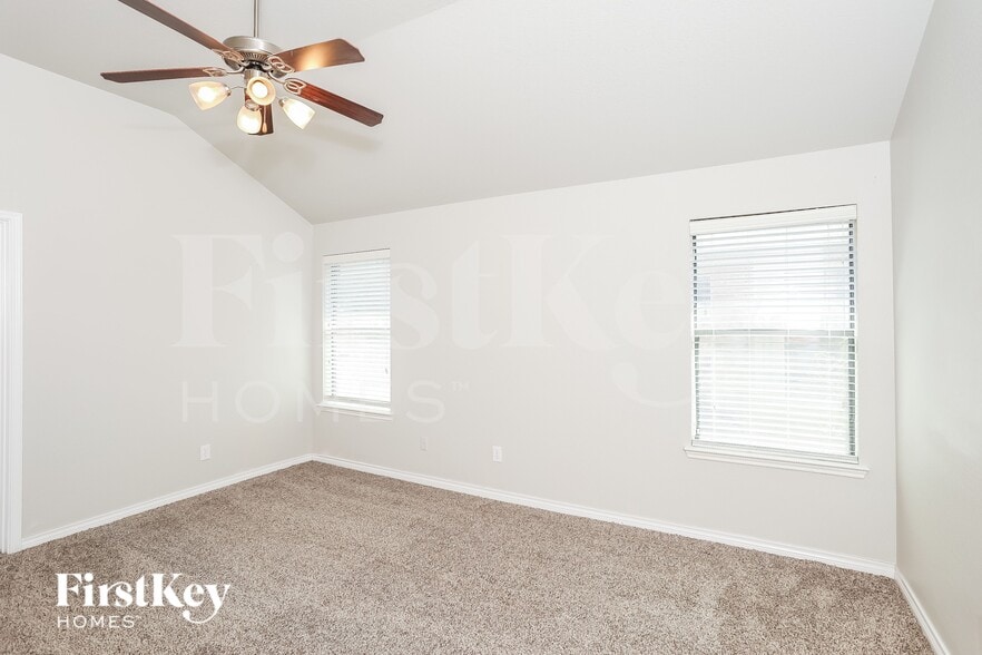 Building Photo - 2213 Brandy Dr