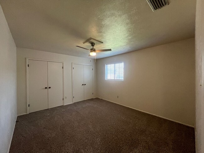 Building Photo - SPACIOUS SOUTHSIDE DUPLEX!