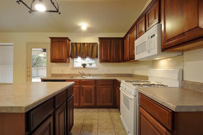 Building Photo - 1109 Fossil Cove