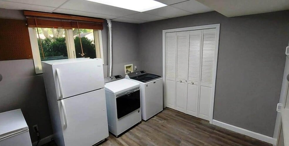 Building Photo - 156 Tamarack Ct