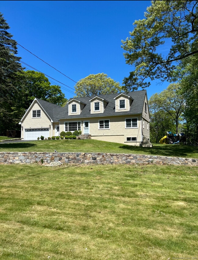 Building Photo - 16 Topcrest Ln
