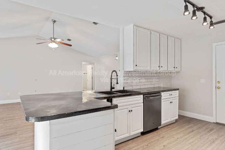 Building Photo - 444 Bridgewater Ct