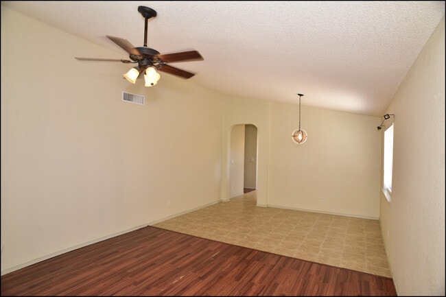 Building Photo - 14325 Island Point Dr