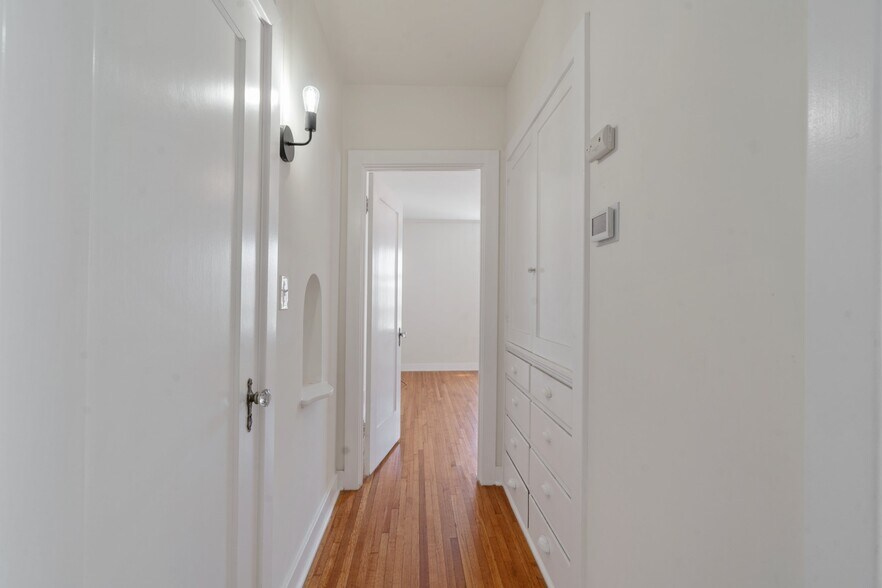 Building Photo - 5606 S Rimpau Blvd