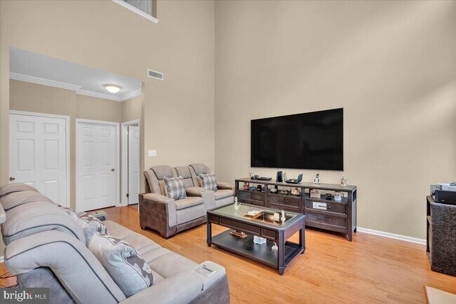Building Photo - 1202 Champlain Dr