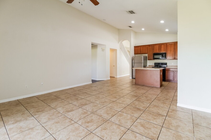 Building Photo - 4385 Spring Blossom Dr