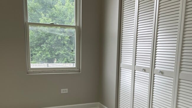 Building Photo - 8422 S Buffalo Ave