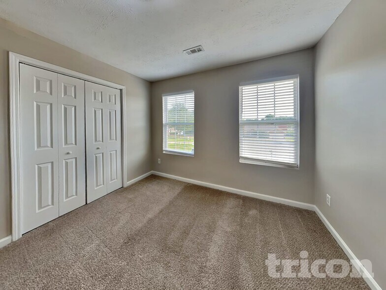 Building Photo - 517 Cathedral Dr