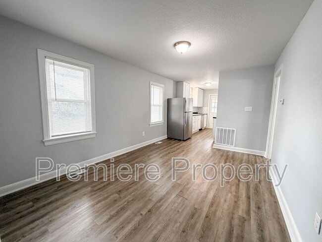 Building Photo - 36 N Poe St