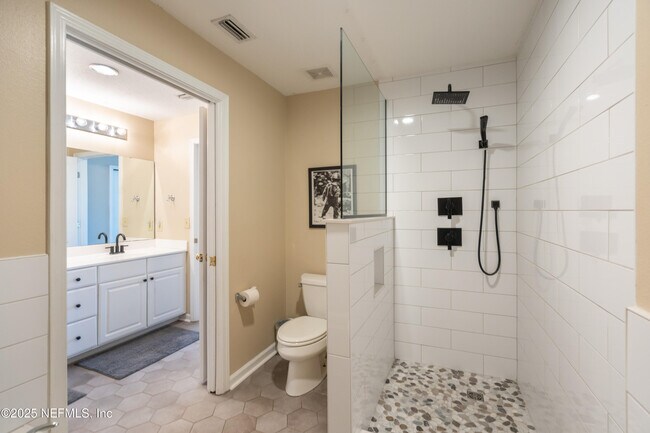 Building Photo - 225 Atlantis Cir