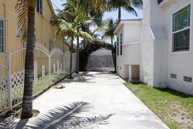 Building Photo - 2920 Los Flores Blvd