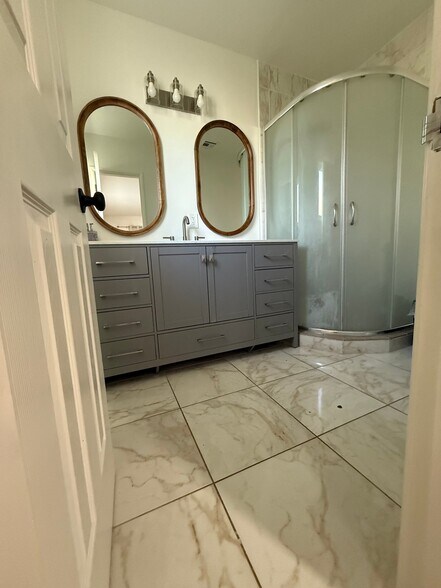 Building Photo - 25446 Lane St