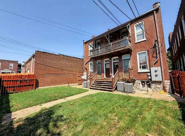 Building Photo - 1852 Russell Blvd