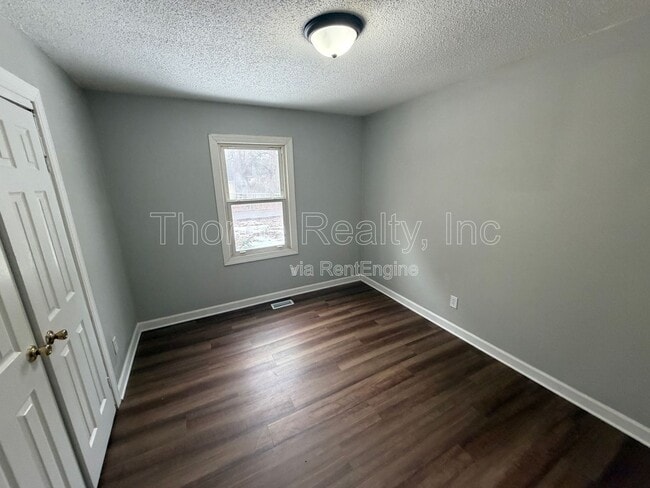 Building Photo - 303 2nd St